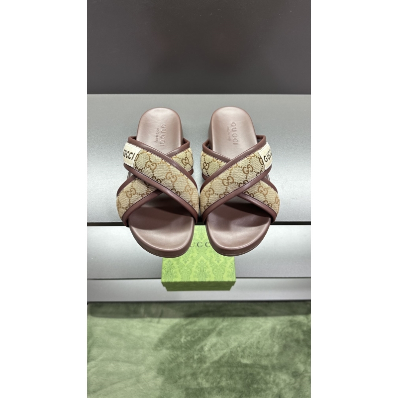 G*u*i slippers